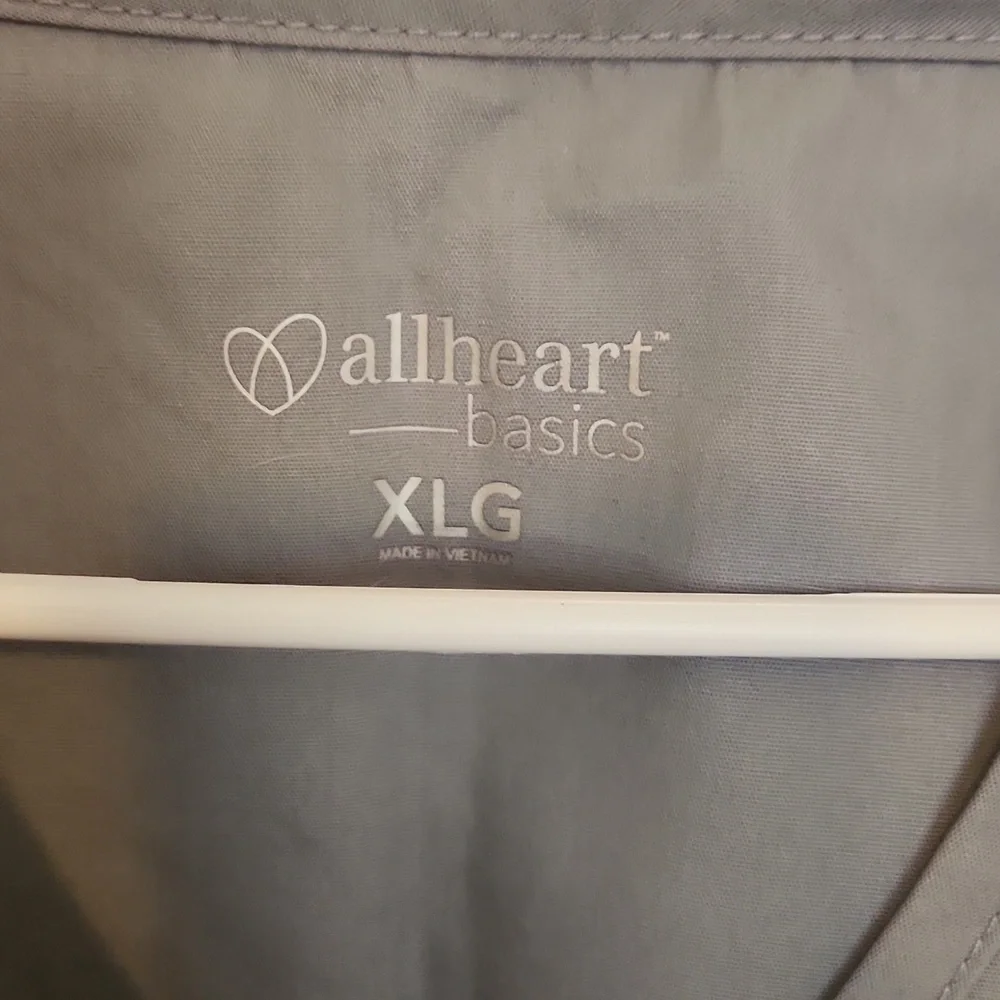 Allheart XL light grey scrub top - Picture 2 of 3